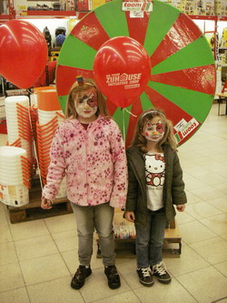 -Kinderschminken und Luftballons modellieren toom-Markt in Raunheim.